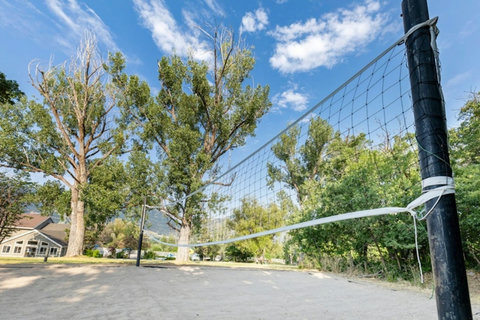 Ysn2BmJeVEK9W14EnxuGuA_Volleyball-Court-WorldMark-Wolf-Creek