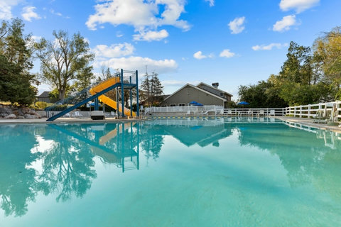 FbPZOD3H0qgFDuAbG2dA_Pool-1-WorldMark-Wolf-Creek