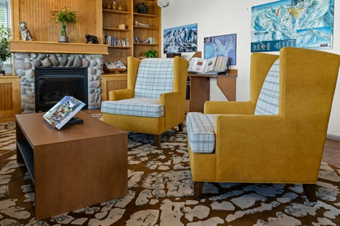 UcooMsg0YkirXaiDtkh2Q_Seating-Area-1-WorldMark-Wolf-Creek