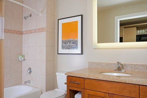 King Guest Room - Bathroom