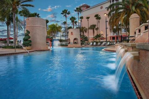 Plaza del Sol Outdoor Pool