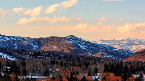 Nearby Attraction Wasacth Mountain