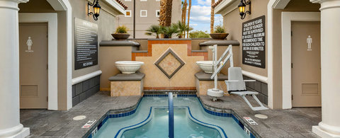 013-grand-desert-cw-gallery-amenity