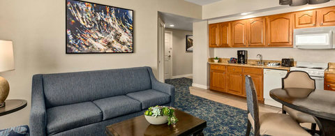 002-grand-desert-cw-1br-gallery-living-alt