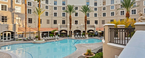 010-grand-desert-cw-gallery-amenity