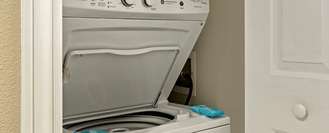 006-grand-desert-cw-1br-2br-dlx-gallery-laundry