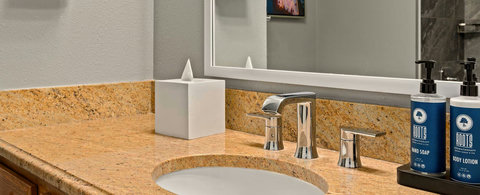 005-grand-desert-cw-1br-1br-dlx-gallery-bath