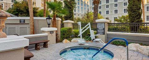014-grand-desert-cw-gallery-amenity