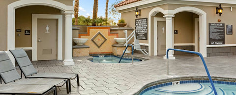 012-grand-desert-cw-gallery-amenity