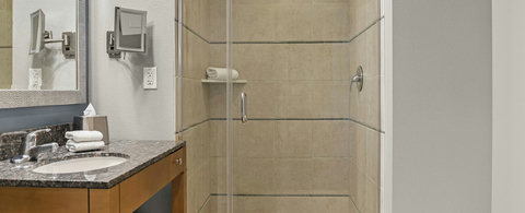 004-desert-blue-cw-1br-studio-gallery-bath
