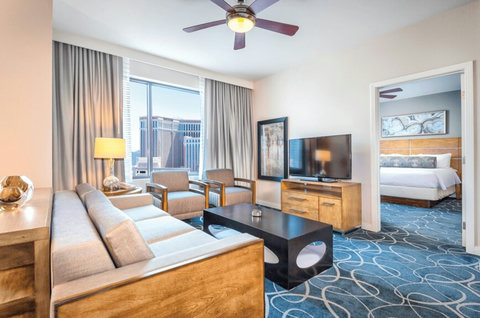 cw-desert-blue-one-bedroom-standard-living-room-1