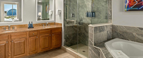 002-grand-desert-cw-2br-dlx-gallery-bath (1)