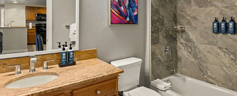 003-grand-desert-cw-2br-dlx-gallery-bath2