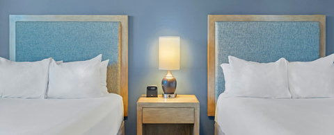 006-desert-blue-cw-2br-dlx-3br-dlx-gallery-bedroom2