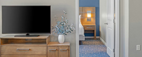 004-desert-blue-cw-2br-dlx-3br-dlx-gallery-living