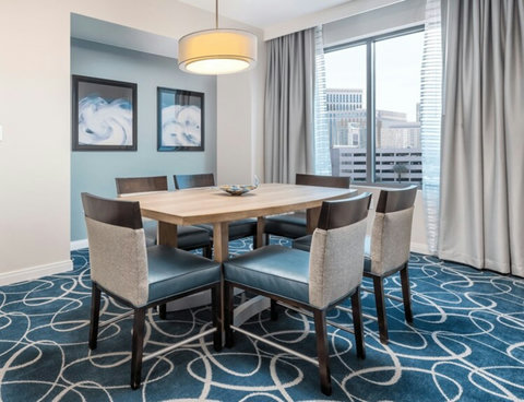 cw-desert-blue-two-bedroom-deluxe-suite-dining-room-1