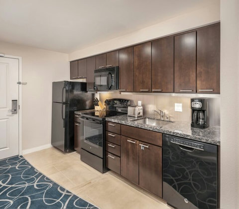 cw-desert-blue-two-bedroom-deluxe-suite-kitchen-1
