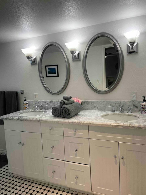 Double marble vanity,
We provide basic shampoo, conditioner body wash, toilet paper. 
Our shower is glass walk in, with a small step. 