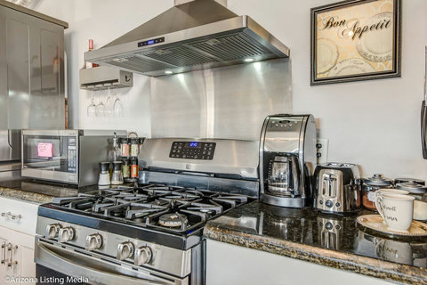 Gas range for your cooking needs.