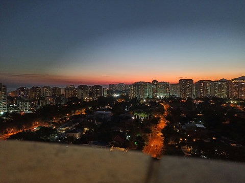 Pôr do sol. Visão do apartamento.
Sunset. View from the apartment.