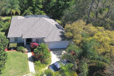 Enjoy nature at Breezy Oak Villa, with parking at your door!