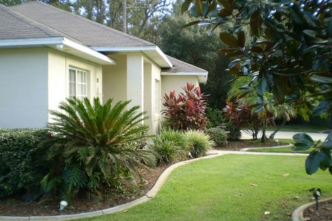 Breezy Oak Villa in its private surroundings.