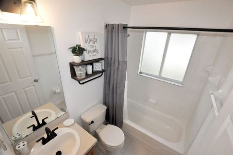 The main full bath.