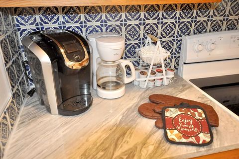 Lots of top quality kitchen amenities included.