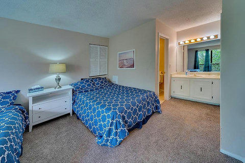 2nd Bedroom (2 Full sized beds)