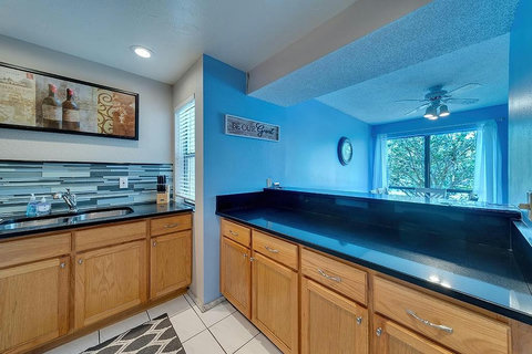 Full Private Kitchen