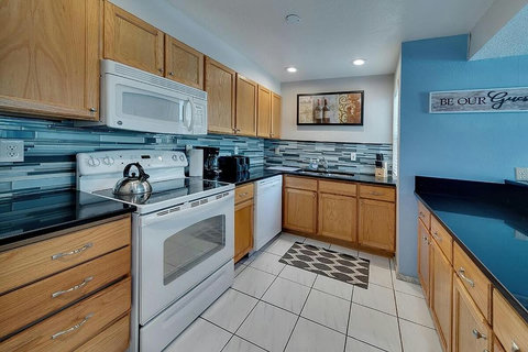 Full Private Kitchen