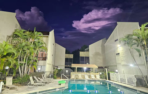 Pool Hours - Open Dusk til Dawn
