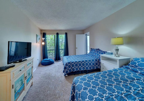 2nd Bedroom (2 Full sized beds)