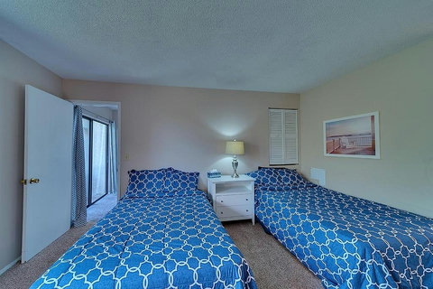2nd Bedroom (2 Full sized beds)