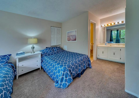 2nd Bedroom (2 Full sized beds)