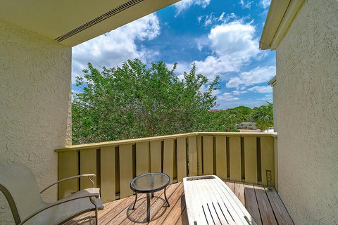 Upstairs Lanai SE View