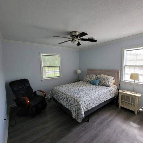 Bedroom 2 with massage chair