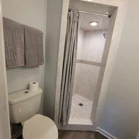 Bedroom 3 en suite bathroom