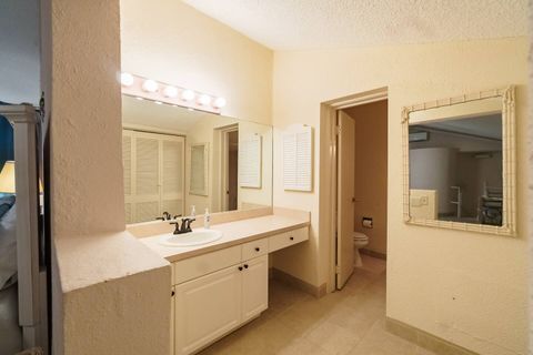 Bedroom 3 ensuite bathroom with plenty of space.