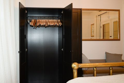 Bedroom with Queen Bed.