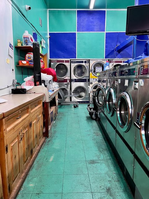 Spin Cycle Laundry Mat - 1910 Commercial Drive