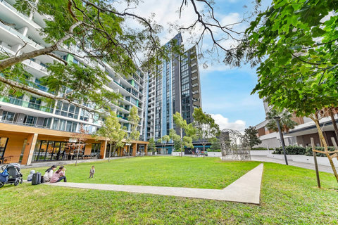 Enjoy beautifully landscaped parklands and open green spaces right at your doorstep.