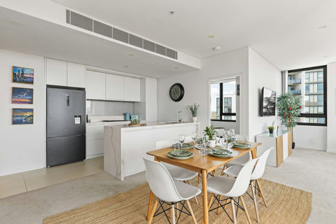 The fully equipped kitchen offers everything needed for extended stays, family meals, or entertaining guests.