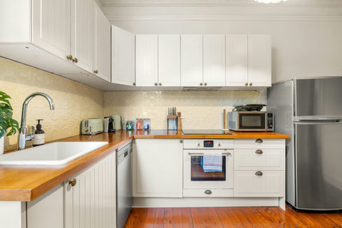 Kitchen | Prepare meals with ease in the fully equipped kitchen with modern appliances and generous storage