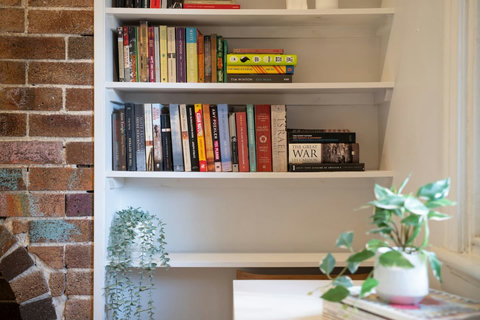 Built-in bookshelves add character and provide a quiet selection for relaxed evenings indoors.
