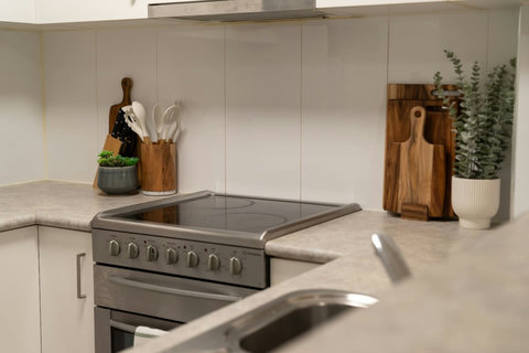 Full cooking facilities make it easy to enjoy a relaxed meal at home whenever you feel like staying in