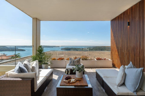 Enjoy breakfast, lunch or dinner outdoors with beautiful water views stretching towards Sydney Heads.