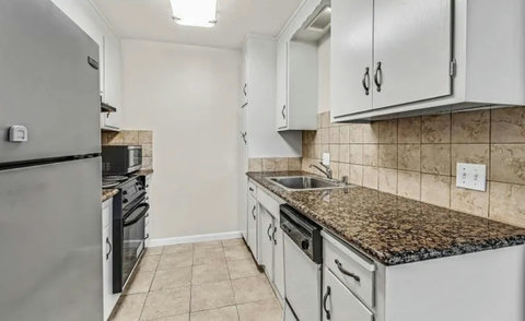 Full kitchen