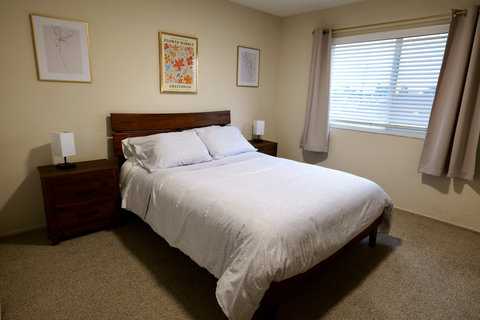 Bedroom 2 - queen bed