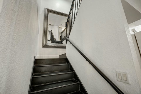 Reflect elegance on every step with our stunning staircase landing mirror. Elevate your home decor with this architectural masterpiece!